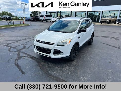 Used 2019 Ford Escape SE FWD image 2