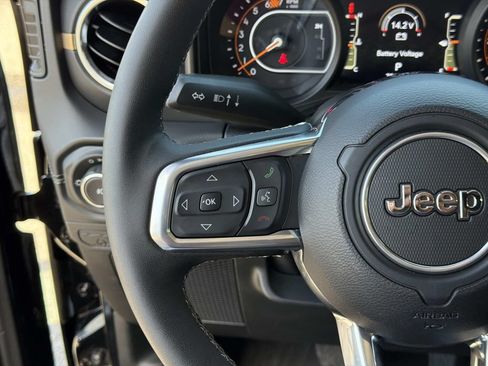 Used 2025 Jeep Wrangler Unlimited Sahara w/ Safety Group AWD/4WD image 22