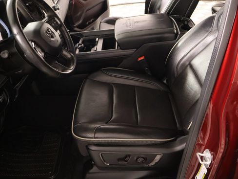 Used 2023 RAM 1500 Limited AWD/4WD image 12