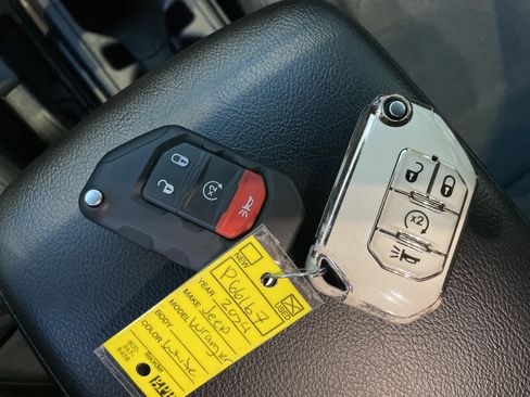Used 2024 Jeep Wrangler Unlimited AWD/4WD image 39