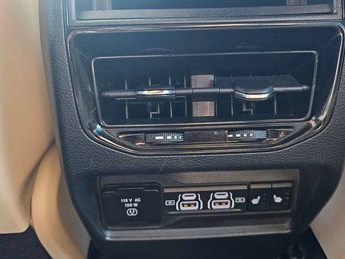 Used 2023 Jeep Grand Cherokee Limited w/ Luxury Tech Group II AWD/4WD image 31