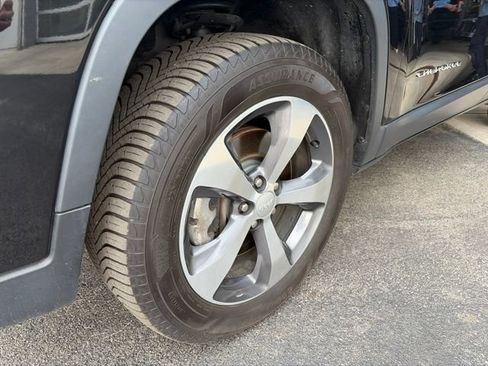 Used 2020 Jeep Cherokee Limited AWD/4WD image 6