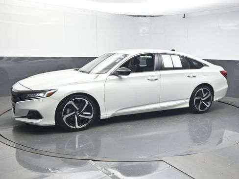 Used 2022 Honda Accord Sport image 4