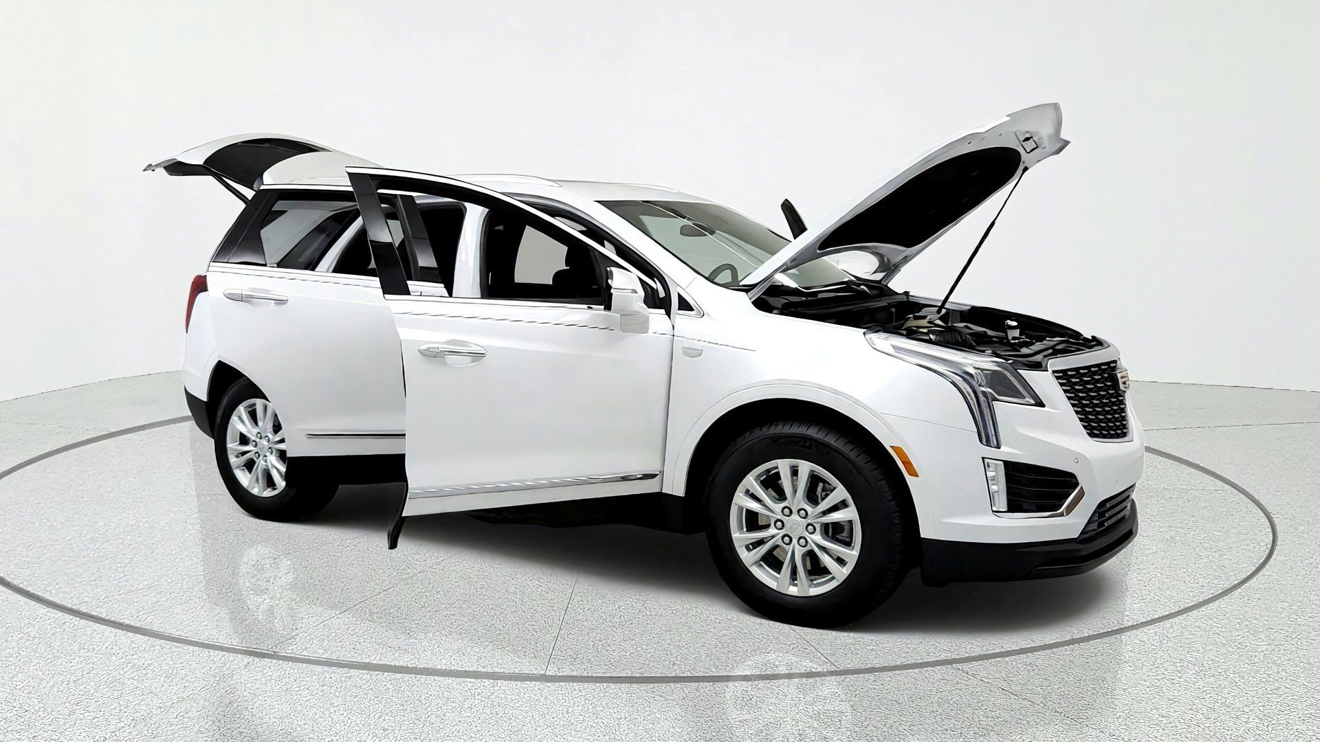 Certified 2024 Cadillac XT5 Luxury w/ LPO, Floor Liner Package AWD/4WD image 14