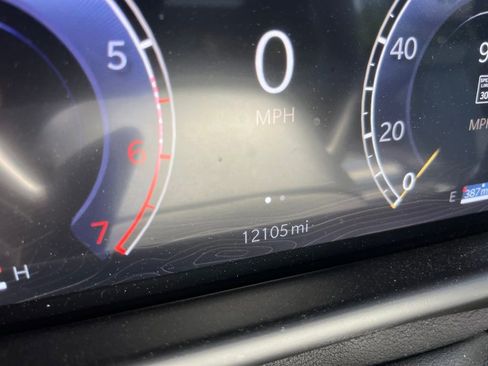 Used 2025 Jeep Wagoneer Series III w/ Premium Group I AWD/4WD image 5