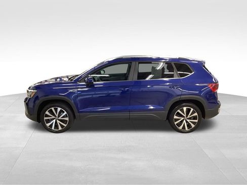 Used 2022 Volkswagen Taos SE AWD/4WD image 2