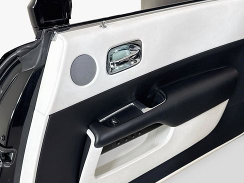 Used 2018 Rolls-Royce Dawn RWD image 26