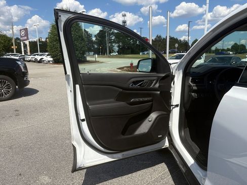 Used 2023 GMC Acadia AT4 w/ Technology Package AWD/4WD image 5