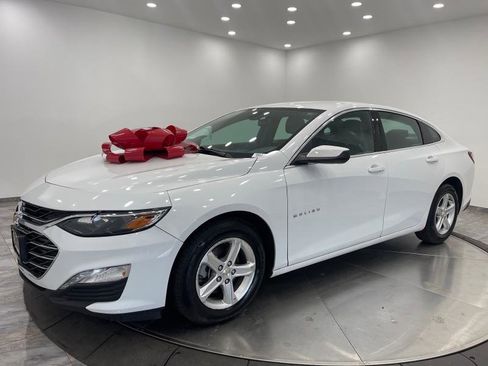 Used 2022 Chevrolet Malibu LT image 3