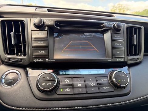 Used 2018 Toyota RAV4 XLE FWD image 19