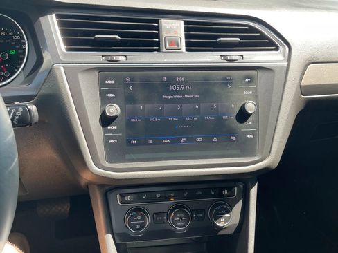 Used 2021 Volkswagen Tiguan SE image 18