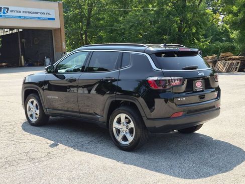 Used 2024 Jeep Compass Latitude w/ Convenience Group AWD/4WD image 8
