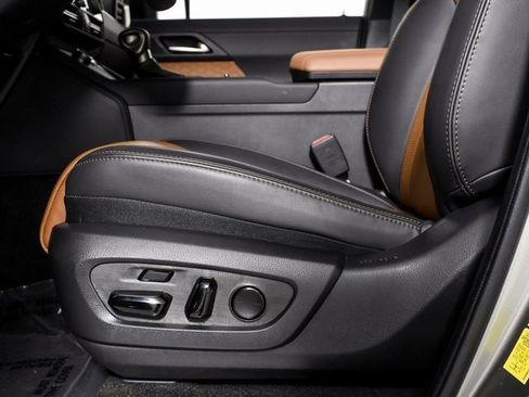 Used 2025 Lexus GX 550 image 5