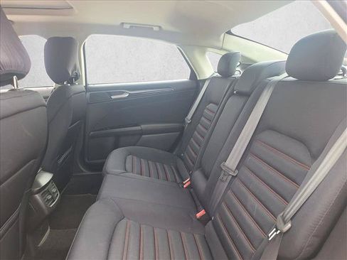 Used 2016 Ford Fusion SE FWD image 11