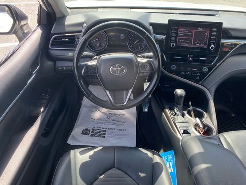 Used 2022 Toyota Camry SE image 8