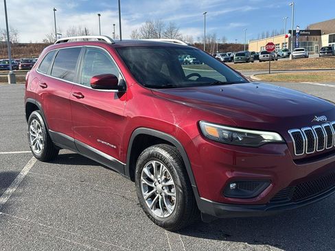 Used 2019 Jeep Cherokee Latitude Plus w/ Comfort/Convenience Group image 1