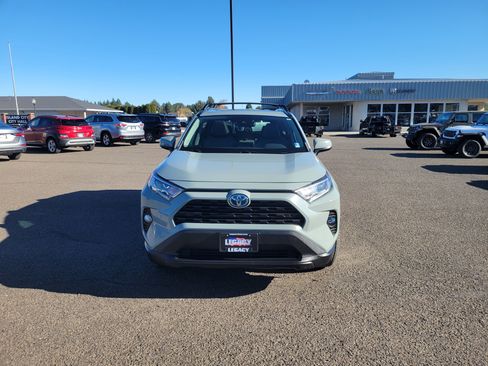 Used 2021 Toyota RAV4 XLE Premium image 14