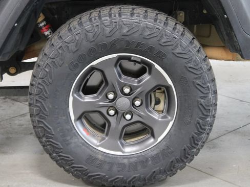 Used 2022 Jeep Gladiator Rubicon w/ Cold Weather Group AWD/4WD image 17