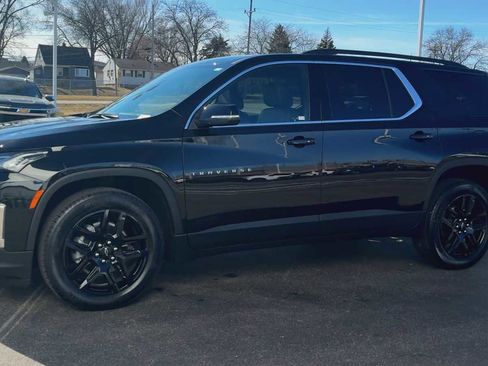 Certified 2023 Chevrolet Traverse LT w/ Rear Camera Mirror Package image 6