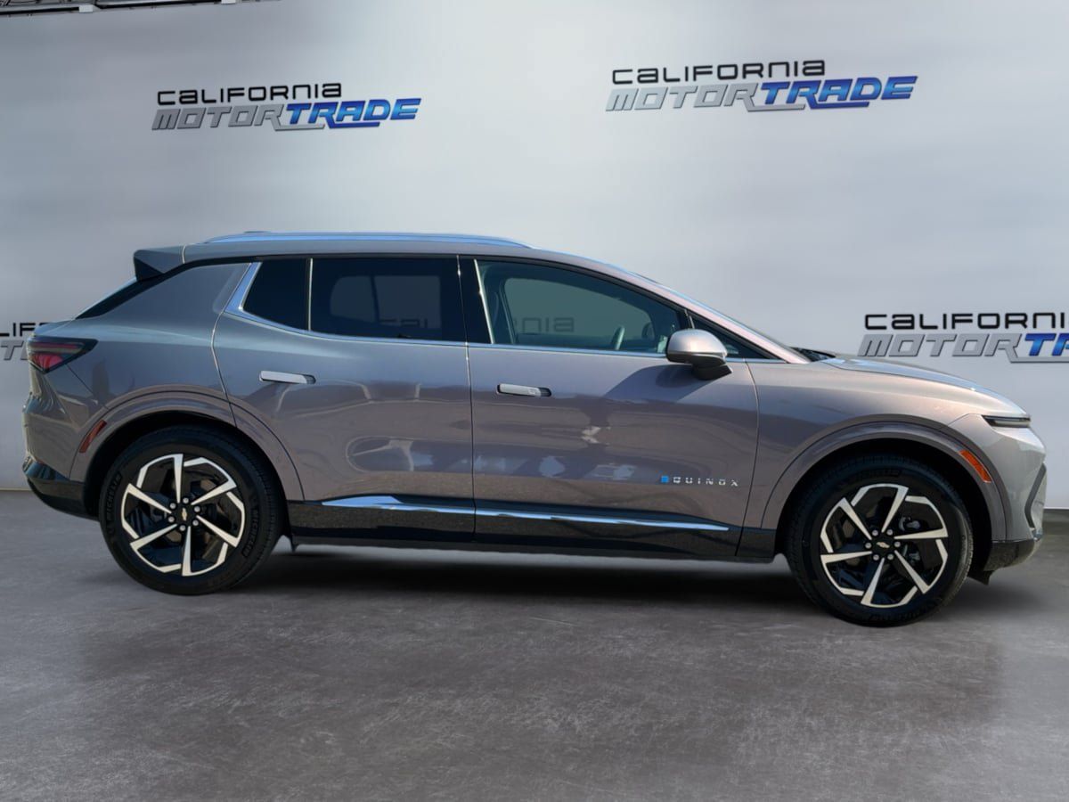 Used 2024 Chevrolet Equinox EV LT FWD image 4