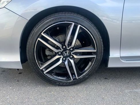 Used 2017 Honda Accord Sport image 9