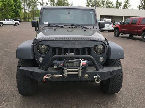 Used 2014 Jeep Wrangler Unlimited Rubicon w/ Connectivity Group AWD/4WD image 9
