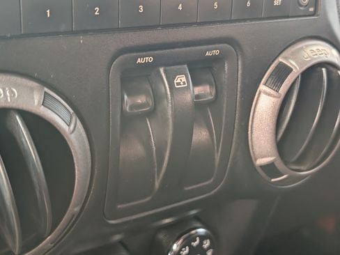 Used 2012 Jeep Wrangler Sport AWD/4WD image 11