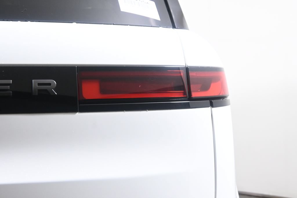 Used 2024 Land Rover Range Rover Sport SE AWD/4WD image 13