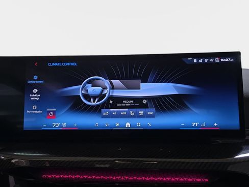 Used 2025 BMW M240i xDrive Coupe AWD/4WD image 25