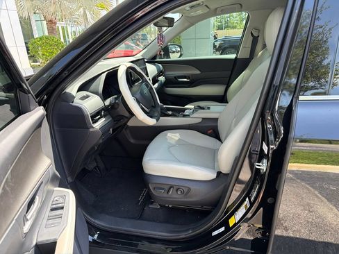 Used 2026 Toyota Grand Highlander FWD image 4