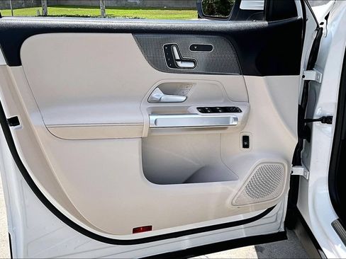 Used 2022 Mercedes-Benz GLB 250 image 18