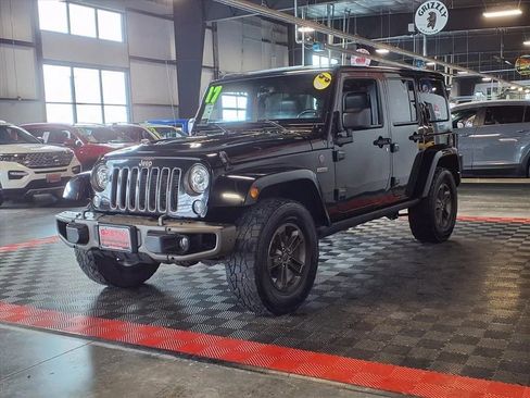 Used 2017 Jeep Wrangler Unlimited Sahara AWD/4WD image 3