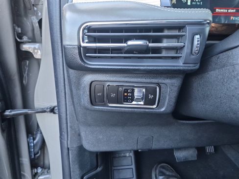 Used 2025 Lincoln Corsair Reserve w/ Towing Package image 22