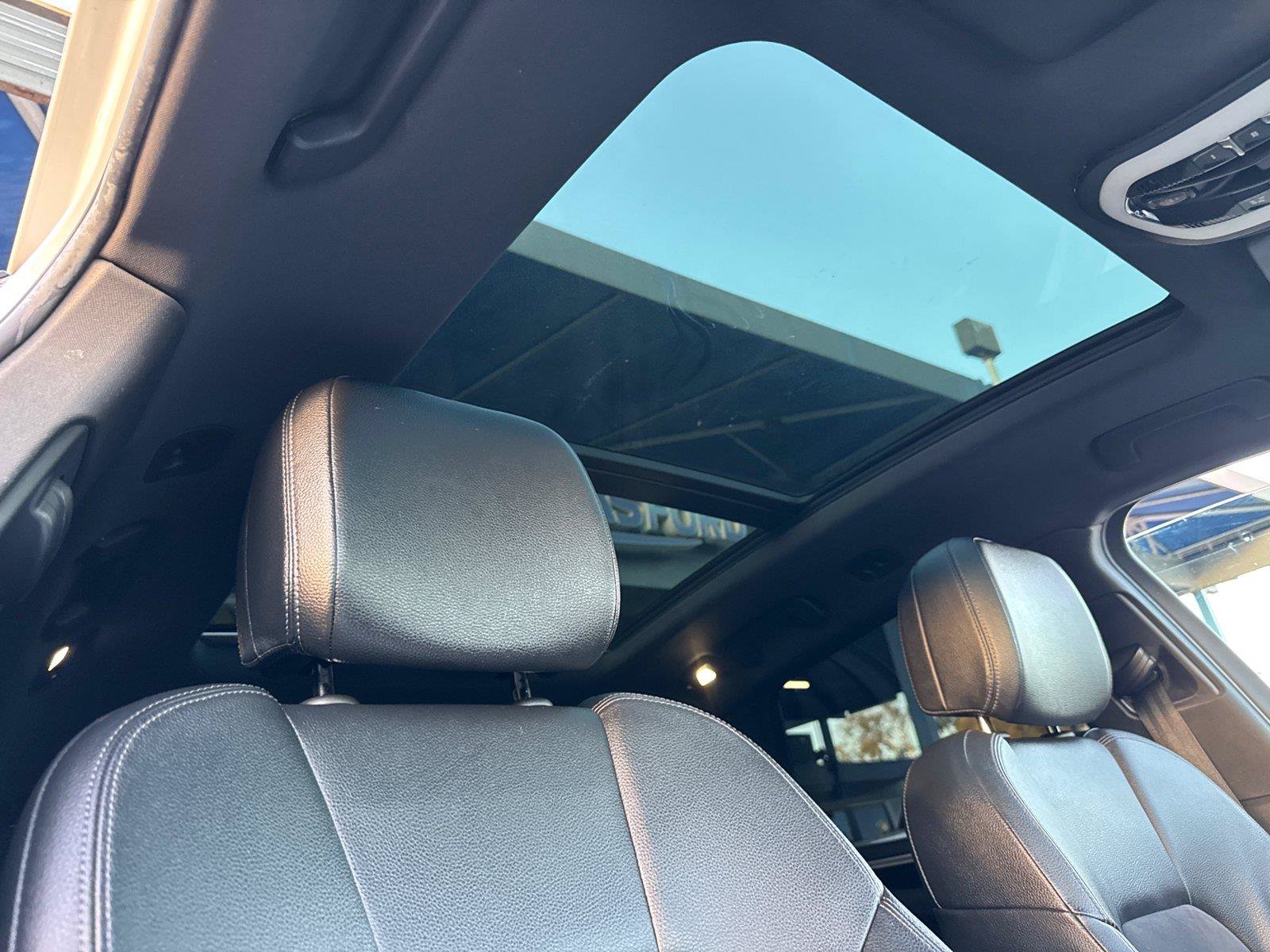 Used 2018 Porsche Macan AWD/4WD image 15