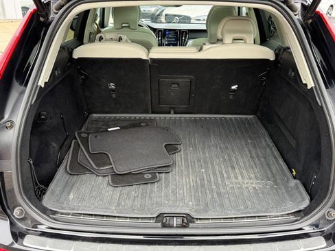 Used 2019 Volvo XC60 T6 Momentum w/ Premium Package image 5