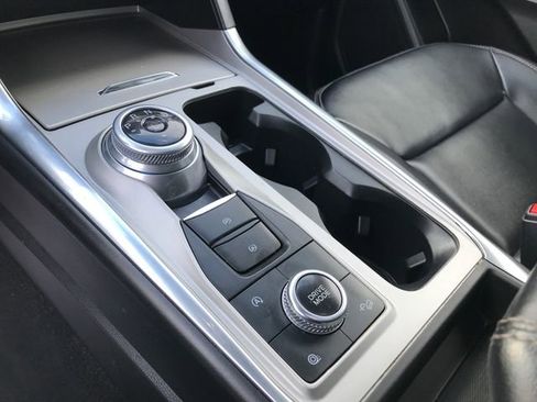 Used 2023 Ford Explorer XLT image 7