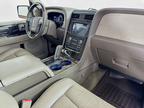 Used 2017 Lincoln Navigator Select RWD image 39