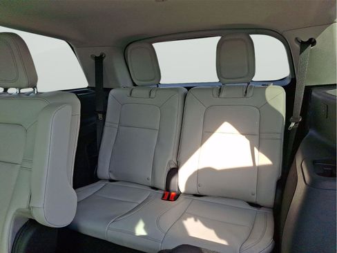 New 2026 Lincoln Aviator AWD image 9