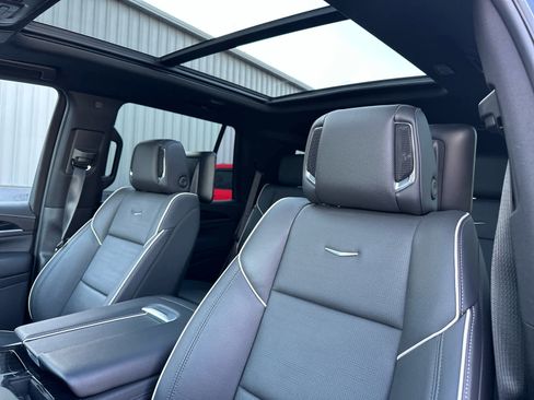 Used 2023 Cadillac Escalade Sport w/ LPO, ONYX Package image 7