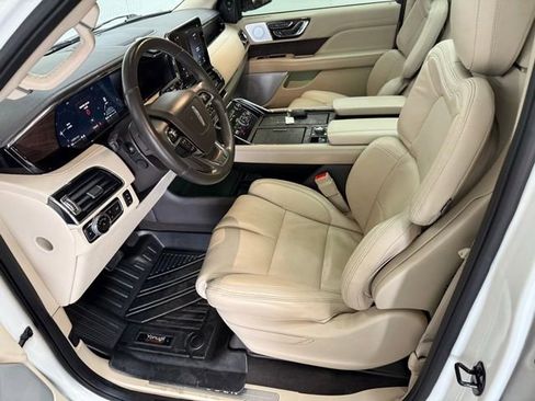 Used 2021 Lincoln Navigator Reserve w/ Luxury Package image 17