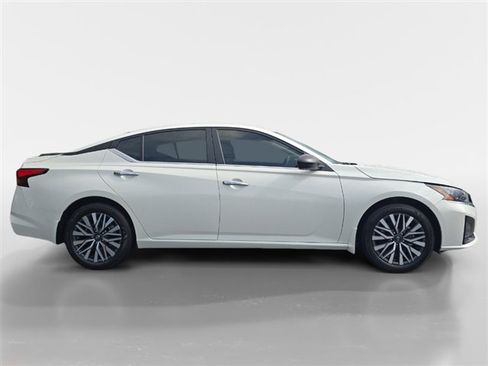 New 2025 Nissan Altima 2.5 SV image 6