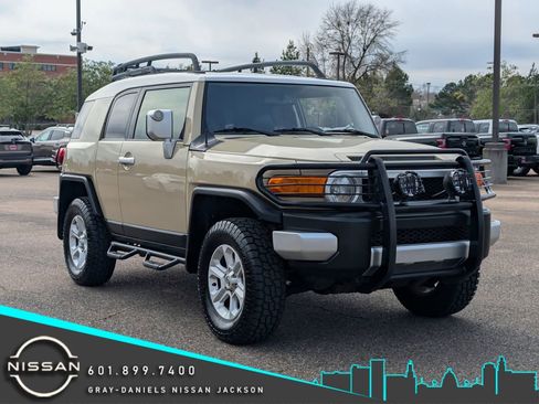 Used 2013 Toyota FJ Cruiser 2WD image 1