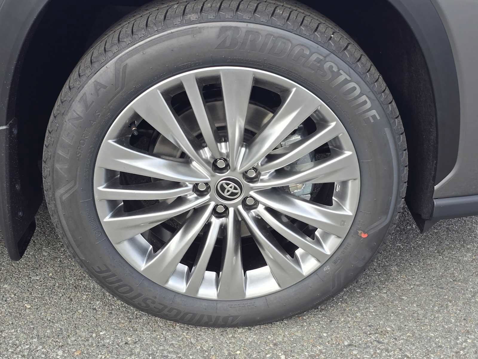 New 2026 Toyota Highlander Platinum AWD/4WD image 9