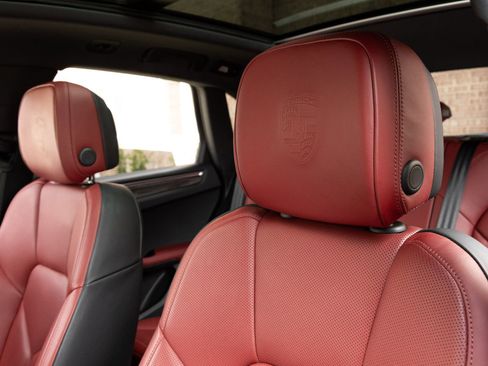 Certified 2023 Porsche Macan S AWD/4WD image 22