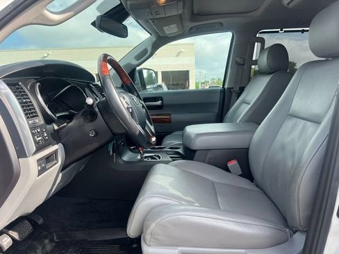 Used 2018 Toyota Sequoia Platinum AWD/4WD image 3