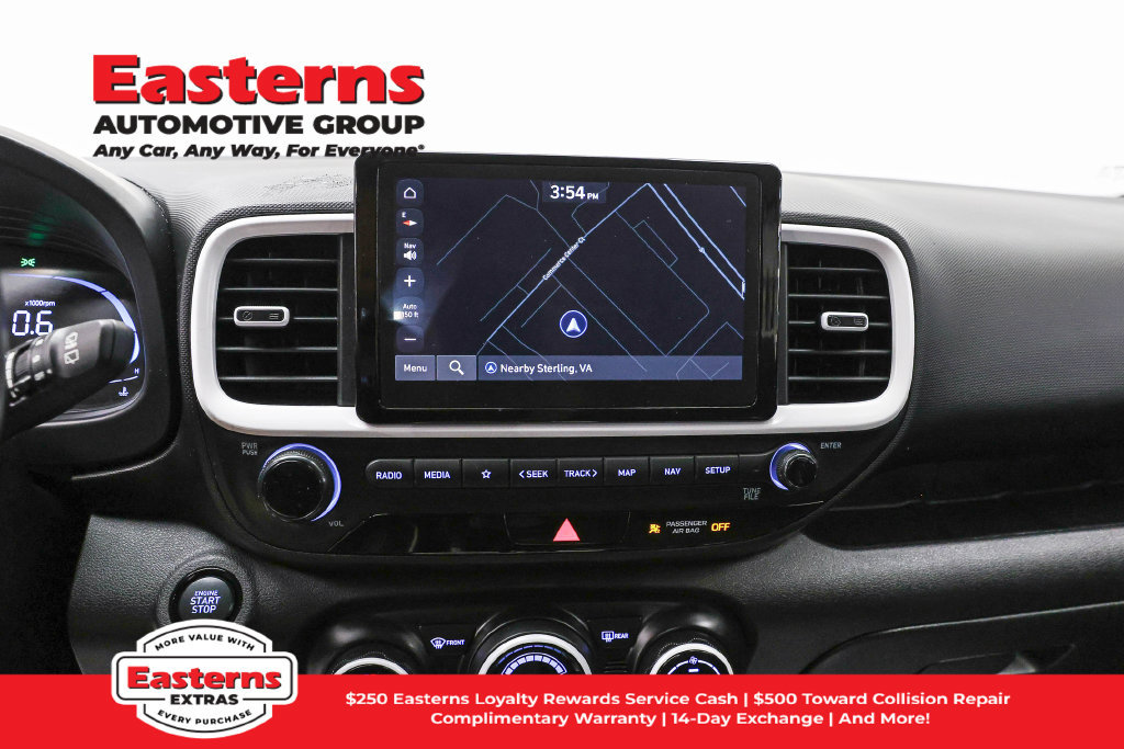 Used 2025 Hyundai Venue Limited FWD image 12