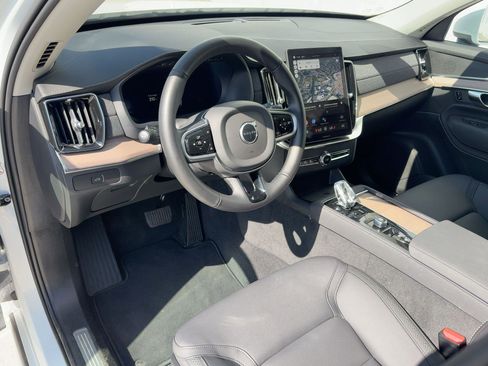 Certified 2025 Volvo XC90 B6 Plus image 4