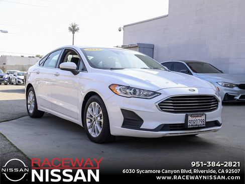 Used 2019 Ford Fusion SE image 1