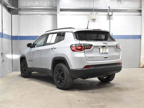 Used 2025 Jeep Compass Latitude AWD/4WD image 25