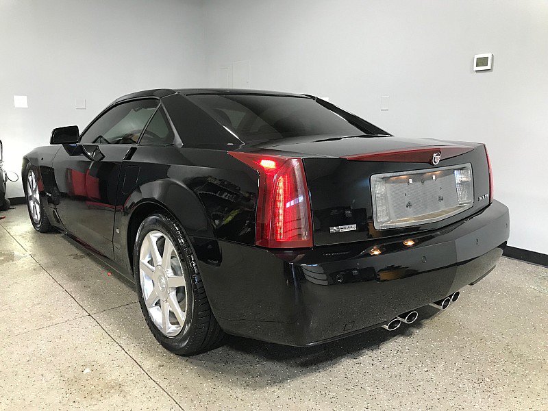 Used 2007 Cadillac XLR RWD image 10